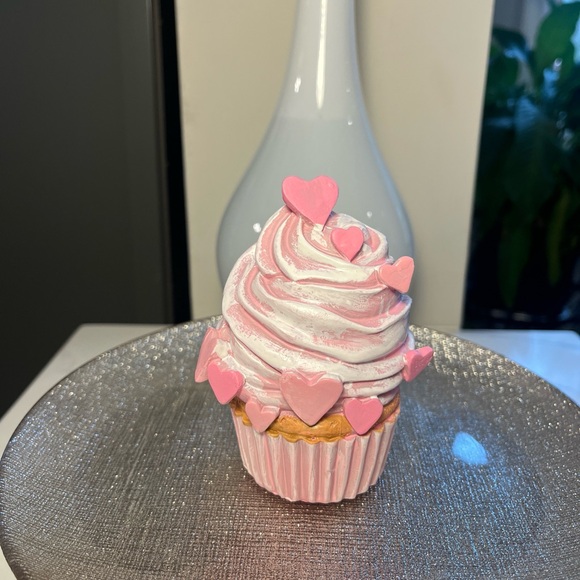 Cupcakes & Cashmere Cupcakes Vanilla with Hearts Valentines Set of 3 NIB - Picture 4 of 9